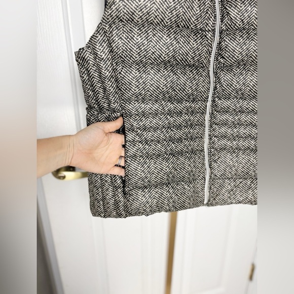 Size L Vince Camuto Herringbone Puffer Vest, Collar and 2 zipped Pockets, Gray - Picture 4 of 5